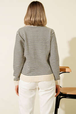 Yaka Düğmeli Çizgili Triko Kazak Bej - Kadın Giyim Modelleri