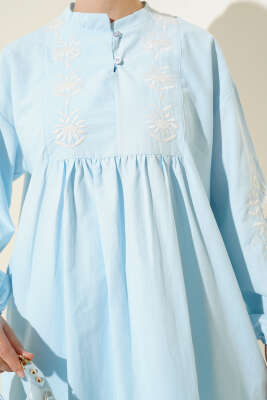 Yaka Düğmeli Nakışlı Tunik Mavi - 500-700 TL Ürünler