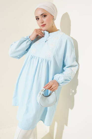 Yaka Düğmeli Nakışlı Tunik Mavi - Tunik