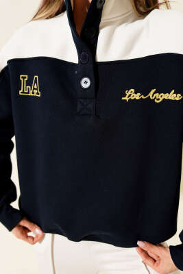 Yaka Düğmeli Nakışlı Üç İplik Sweatshirt Lacivert - Kadın Giyim Modelleri