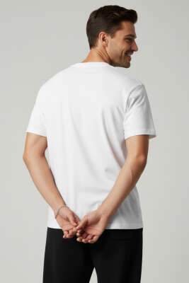 Yaka Enjeksiyon Baskılı Erkek T-shirt Beyaz - Yılın Fırsatı