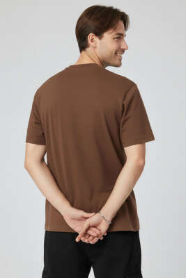 Yaka Enjeksiyon Baskılı Erkek T-shirt Kahve - Erkek T-shirt