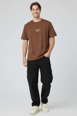 Yaka Enjeksiyon Baskılı Erkek T-shirt Kahve - Yılın Fırsatı