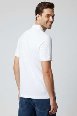 Yaka Fermuarlı Armalı Erkek T-shirt Beyaz - Erkek T-shirt