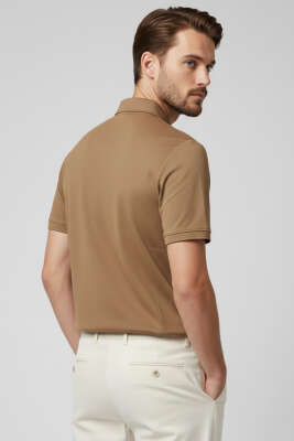 Yaka Fermuarlı Armalı Erkek T-shirt Kahve - Erkek T-shirt