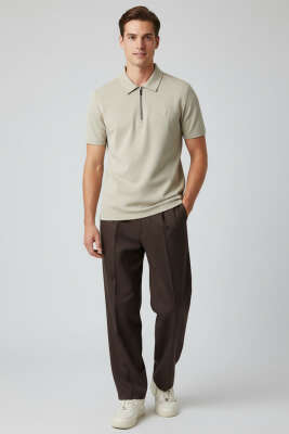 Yaka Fermuarlı Armalı Erkek T-shirt Taş - Erkek T-shirt