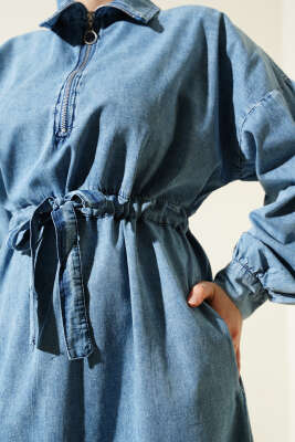 Yaka Fermuarlı Bel Tünelli Bağlamalı Kot Elbise Kot Mavisi - Tesettür Elbise