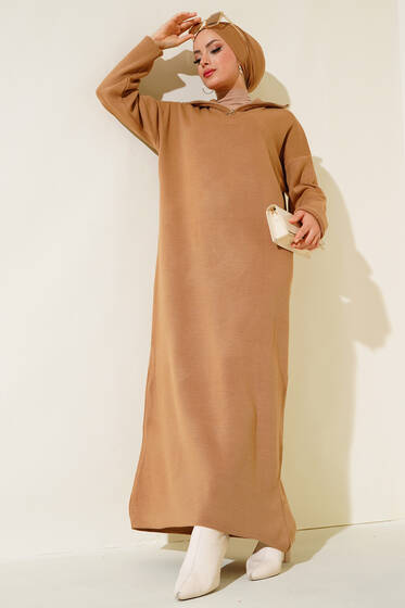Yaka Fermuarlı Uzun Triko Elbise Latte - Tesettür Elbise