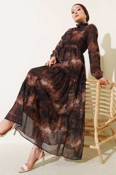 Yaka Fırfırlı Kuşaklı Şifon Elbise Kahve - Elbise