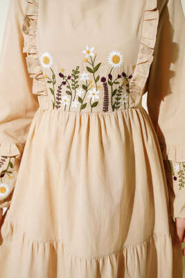 Yaka Fırfırlı Nakışlı Poplin Elbise Bej - Elbise