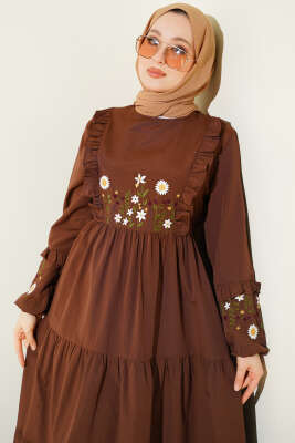 Yaka Fırfırlı Nakışlı Poplin Elbise Kahve - Elbise