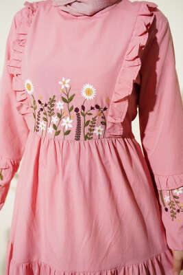 Yaka Fırfırlı Nakışlı Poplin Elbise Pudra - Elbise