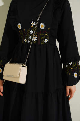 Yaka Fırfırlı Nakışlı Poplin Elbise Siyah - Elbise