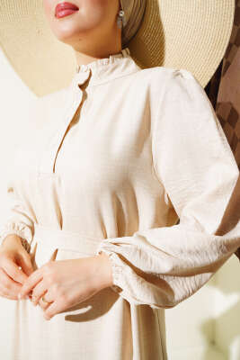 Yaka Fırfırlı Volanlı Elbise Bej - Tesettür Elbise