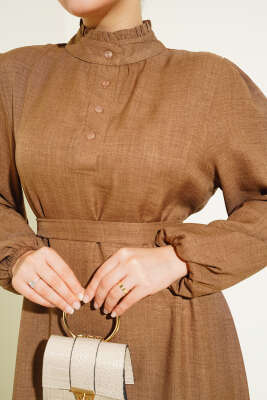 Yaka Fırfırlı Volanlı Elbise Kahve - Tesettür Elbise