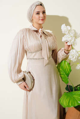 Yaka Fiyonklu Taşlı Abiye Elbise Bej - BERAT TEKSTİL