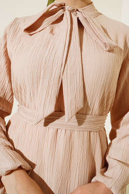 Yaka Fularlı Kuşaklı Elbise Bej - Thumbnail