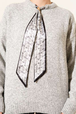 Yaka Fularlı Triko Kazak Gri - Triko Kazak