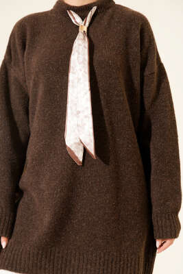 Yaka Fularlı Yumoş Triko Tunik Kahve - Tunik