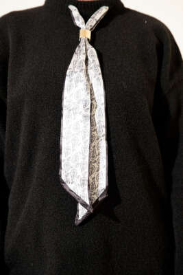 Yaka Fularlı Yumoş Triko Tunik Siyah - Tunik