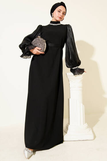 Yaka İnci Detaylı Kuşaklı Abiye Elbise Siyah - Elbise