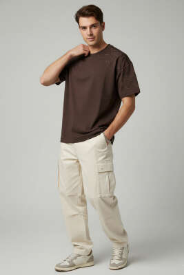 Yaka Kol Nakışlı Oversize Erkek T-shirt Acı Kahve - Erkek T-shirt