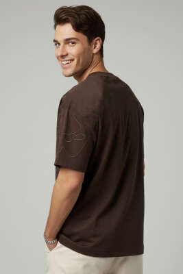 Yaka Kol Nakışlı Oversize Erkek T-shirt Acı Kahve - Erkek T-shirt