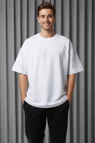 Yaka Kol Nakışlı Oversize Erkek T-shirt Beyaz - Erkek Beyaz Tişört