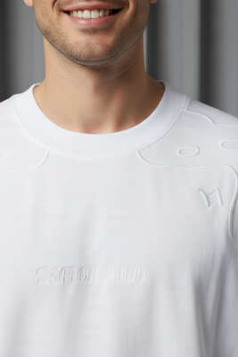 Yaka Kol Nakışlı Oversize Erkek T-shirt Beyaz - Erkek T-shirt