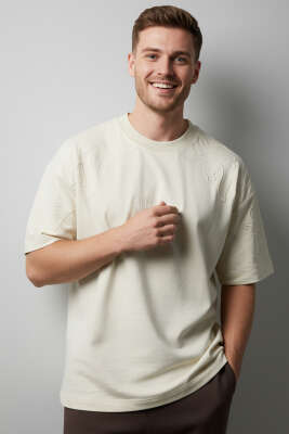 Yaka Kol Nakışlı Oversize Erkek T-shirt Krem - DEEP POİNT