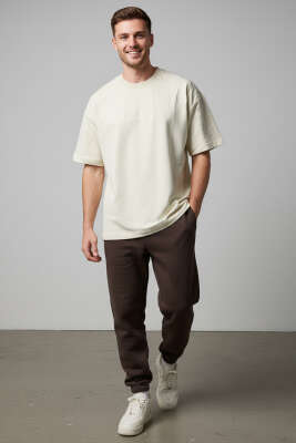 Yaka Kol Nakışlı Oversize Erkek T-shirt Krem - Erkek T-shirt