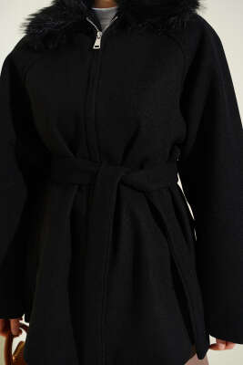 Yaka Kürklü Fermuarlı Kaban Siyah - Kaban
