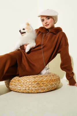 Yaka Kürklü Fermuarlı Triko İkili Takım Taba - SUDE NAZ