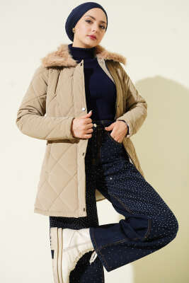 Yaka Kürklü Kapitone Kısa Mont Bej - MUSTİ