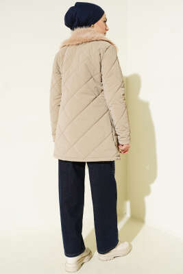 Yaka Kürklü Kapitone Kısa Mont Bej - Mont