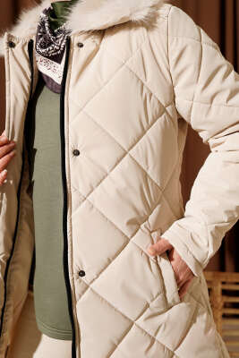 Yaka Kürklü Kapitone Kısa Mont Taş - Mont