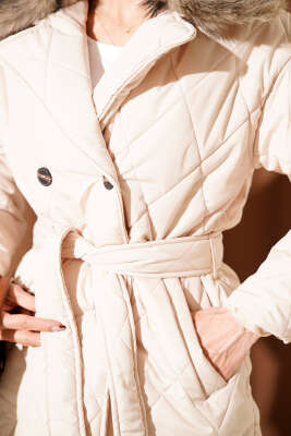 Yaka Kürklü Kuşaklı Baklava Desen Mont Taş - Kadın Giyim Modelleri