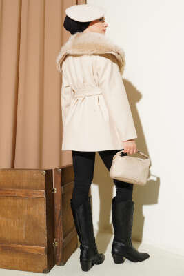 Yaka Kürklü Kuşaklı Kaşe Kaban Bej - Kaban