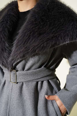 Yaka Kürklü Kuşaklı Kaşe Kaban Füme - Kaban