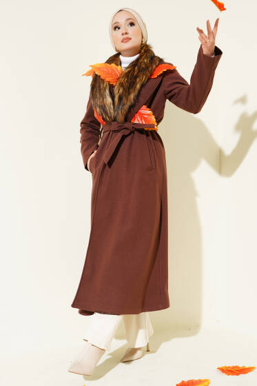 Yaka Kürklü Kuşaklı Uzun Kaban Kahve - Kaban