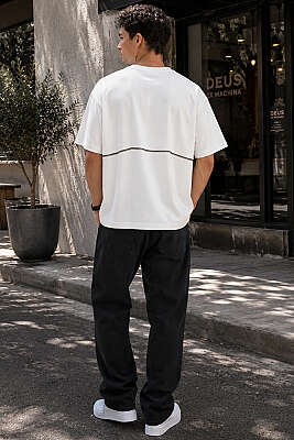 Yaka Kuş Armalı Oversize Erkek T-shirt Ekru - Erkek T-shirt