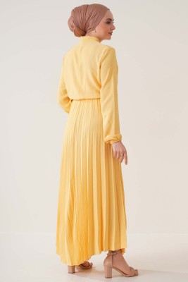 Yaka Kuşaklı Sarı Piliseli Elbise - Thumbnail
