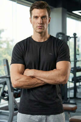 Yaka Logolu Erkek Sporcu T-shirt Siyah - DYNAMO