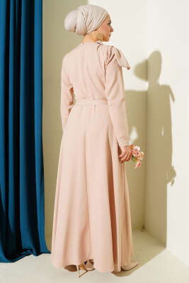 Yaka Parça Detaylı Abiye Elbise Bej - Elbise