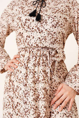 Yaka Püsküllü Çiçek Desenli Elbise Bej - Tesettür Elbise