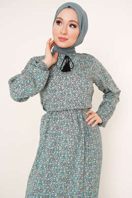 Yaka Püsküllü Çiçek Desenli Elbise Çağla Yeşili - Tesettür Elbise