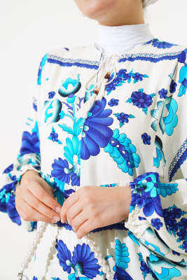 Yaka Püsküllü Desenli Elbise Bej Lacivert - Tesettür Elbise