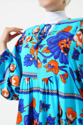 Yaka Püsküllü Desenli Elbise Mavi - Tesettür Elbise