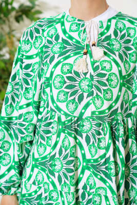 Yaka Püsküllü Desenli Elbise Yeşil - Tesettür Elbise