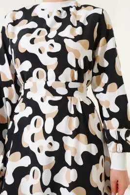 Yaka Ribanalı Desenli Elbise Siyah - Tesettür Elbise